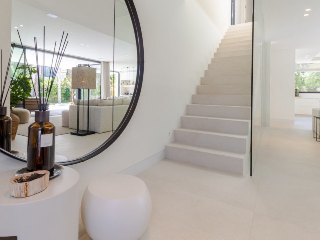 4 Bedrooms Villa in Marbesa