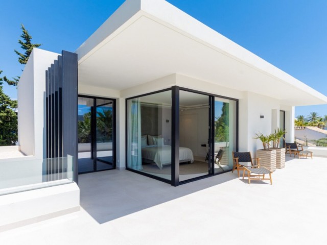 4 Bedrooms Villa in Marbesa