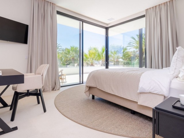 4 Bedrooms Villa in Marbesa