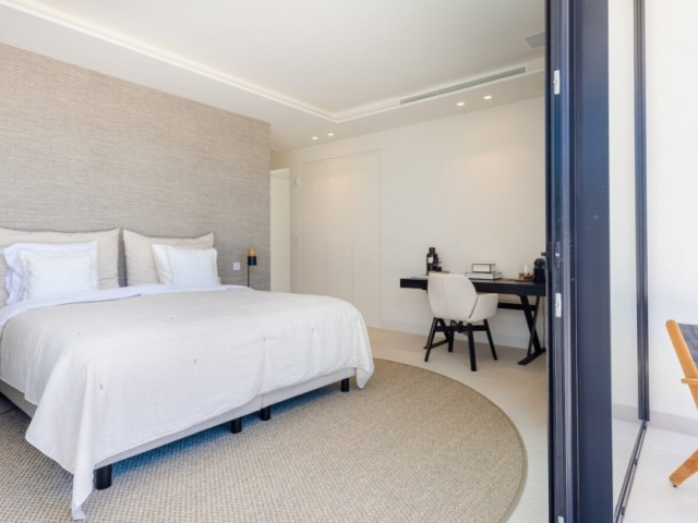 4 Bedrooms Villa in Marbesa