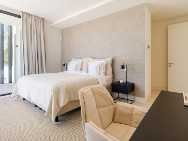 4 Bedrooms Villa in Marbesa