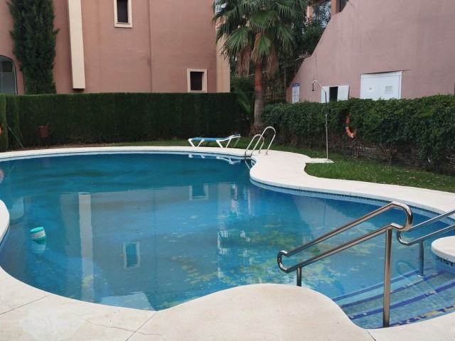 Maison mitoyenne avec 3 Chambres  à Estepona