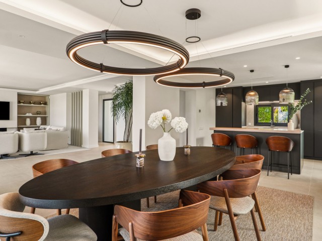 5 Bedrooms Villa in Nueva Andalucía