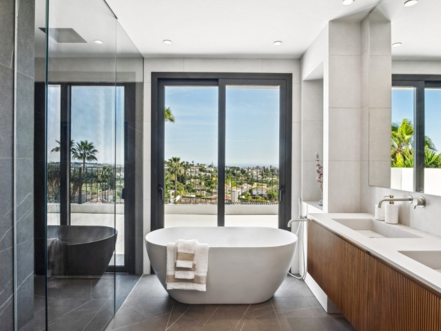 5 Bedrooms Villa in Nueva Andalucía