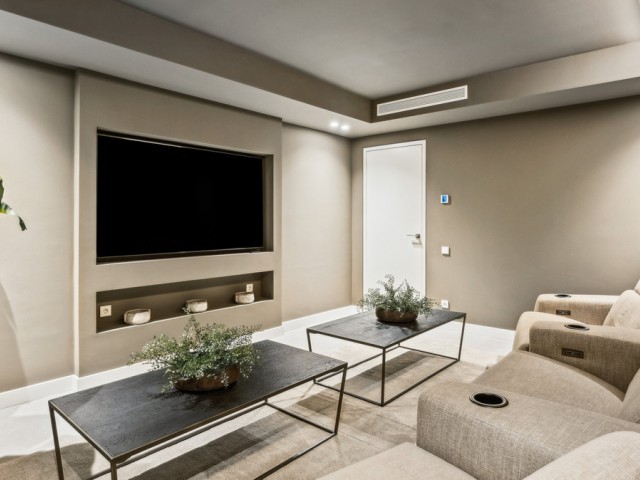 5 Bedrooms Villa in Nueva Andalucía