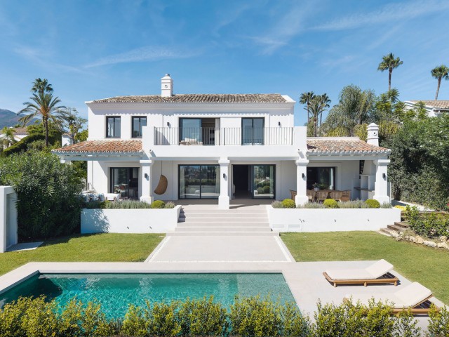 5 Bedrooms Villa in Nueva Andalucía