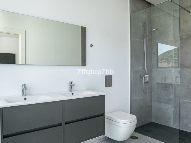 Villa avec 3 Chambres  à Estepona