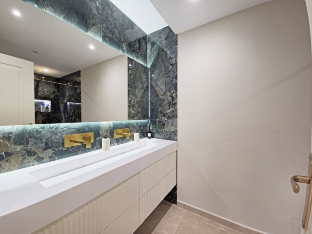 2 Bedrooms Apartment in Benahavís