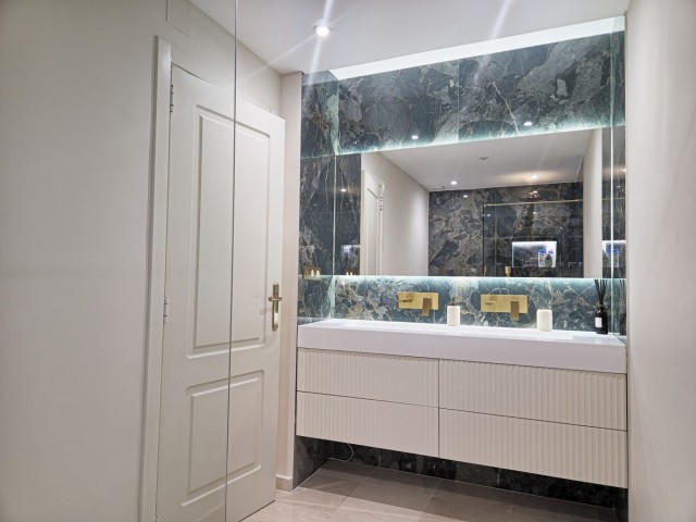 2 Bedrooms Apartment in Benahavís