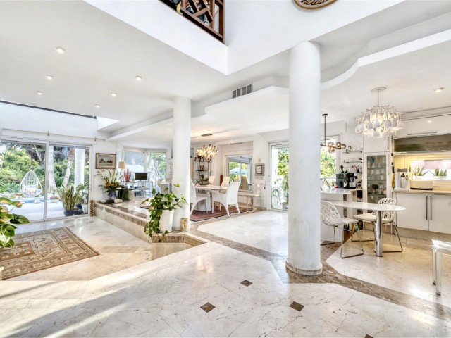 3 Bedrooms Villa in New Golden Mile