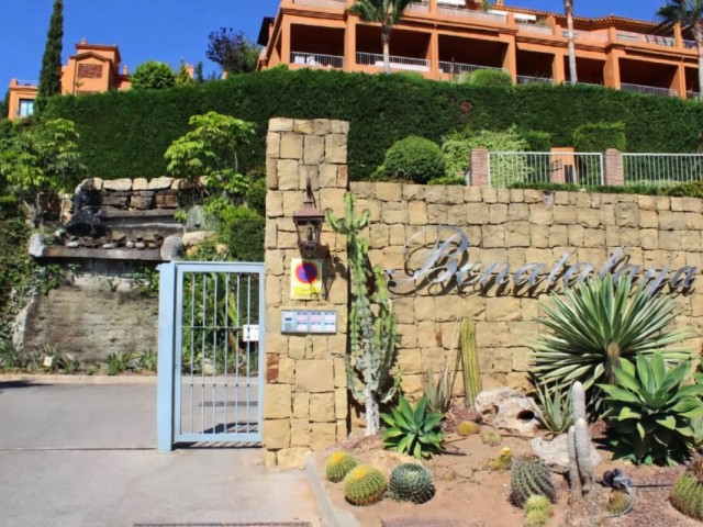 2 Bedrooms Apartment in Benahavís