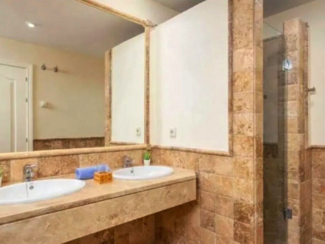 2 Bedrooms Apartment in Benahavís