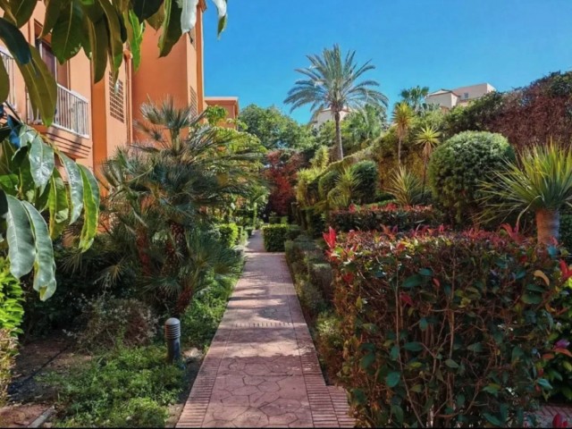 2 Bedrooms Apartment in Benahavís