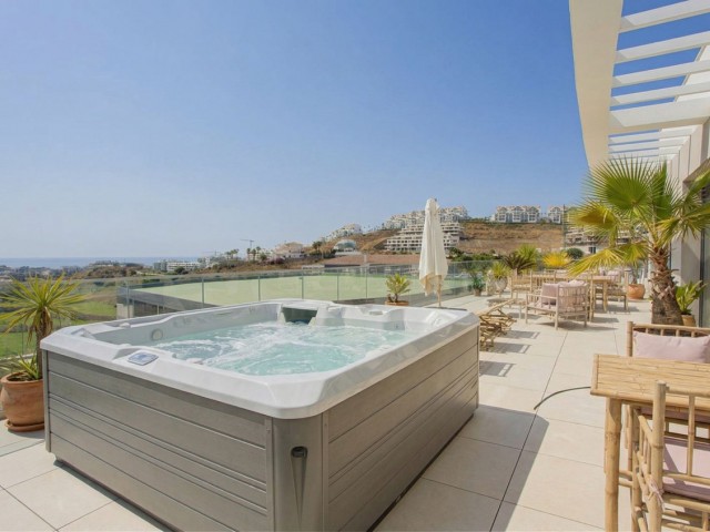 Ático con 2 Dormitorios  en Mijas