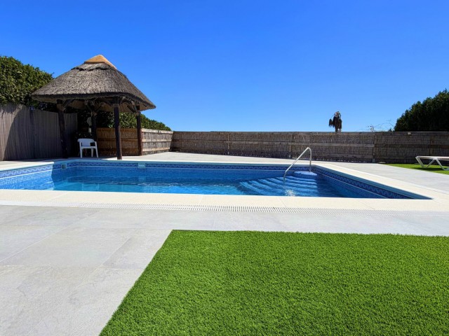 Villa avec 5 Chambres  à Estepona