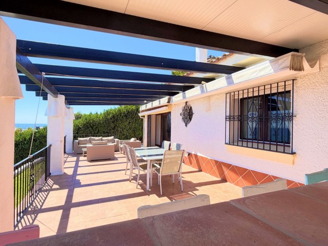 Villa avec 5 Chambres  à Estepona