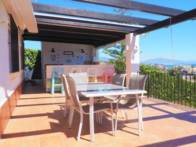 Villa avec 5 Chambres  à Estepona