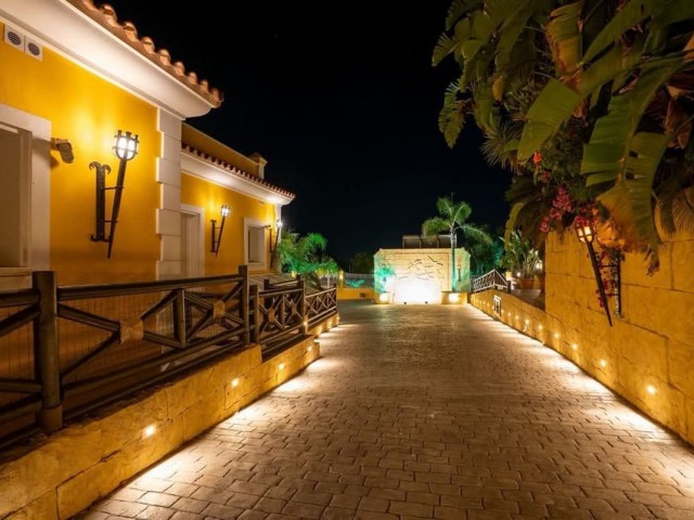 7 Bedrooms Villa in Sotogrande Alto