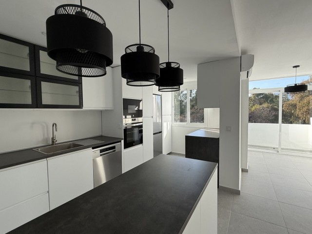 3 Bedrooms Apartment in Elviria