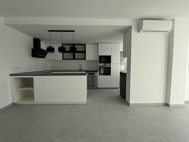 3 Bedrooms Apartment in Elviria