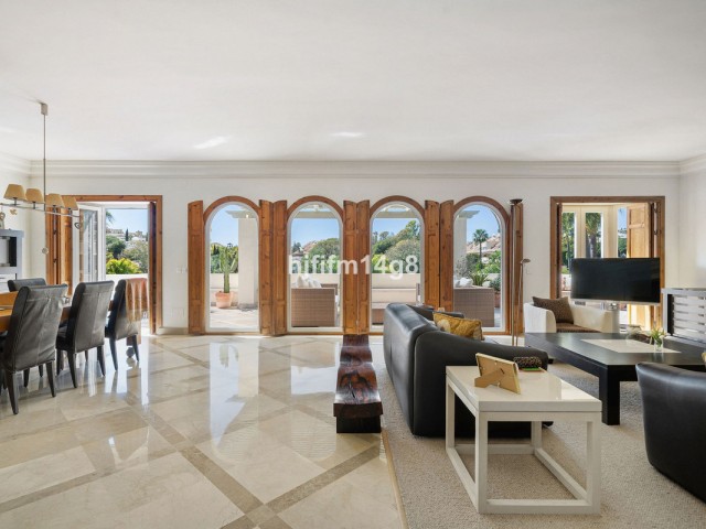 3 Bedrooms Apartment in Nueva Andalucía