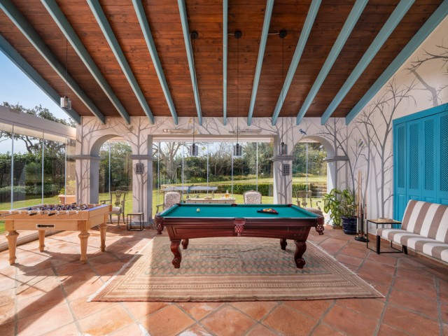 5 Makuuhuoneen Huvila San Roque Club