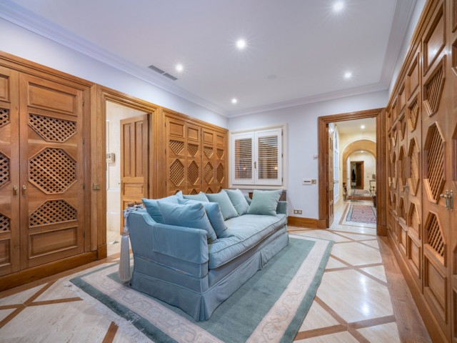 5 Makuuhuoneen Huvila San Roque Club