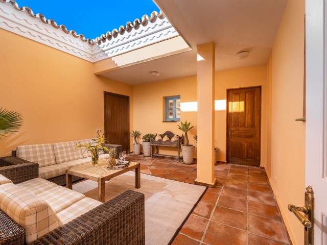 5 Makuuhuoneen Huvila San Roque Club