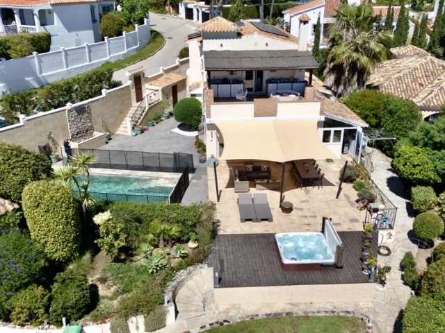 Villa avec 6 Chambres  à Estepona