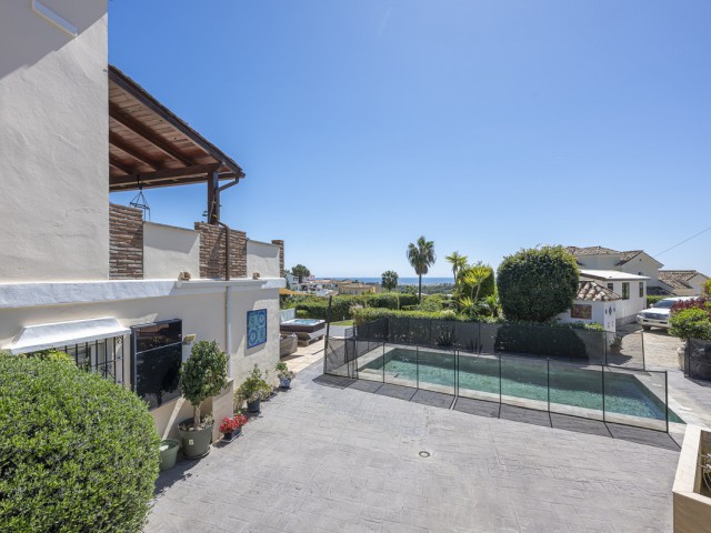 Villa avec 6 Chambres  à Estepona