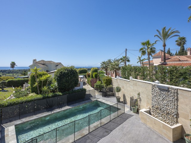 Villa avec 6 Chambres  à Estepona