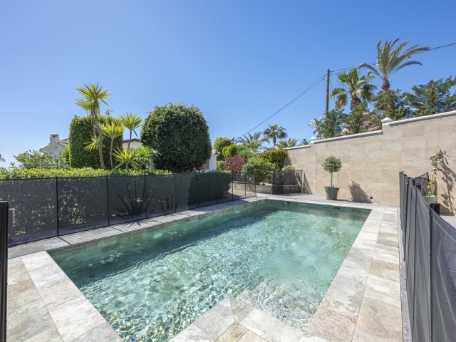Villa avec 6 Chambres  à Estepona