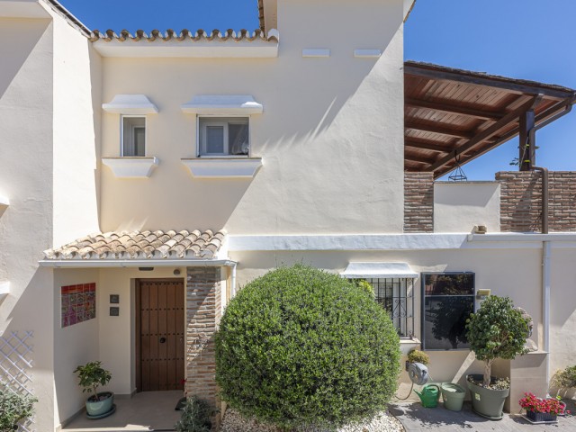 Villa avec 6 Chambres  à Estepona
