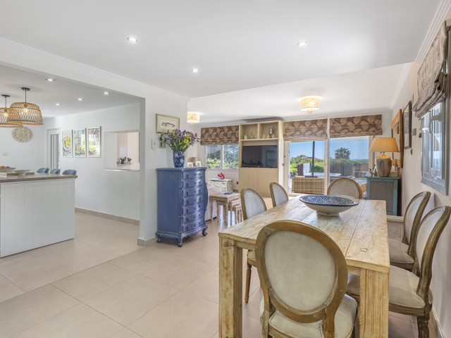 Villa avec 6 Chambres  à Estepona