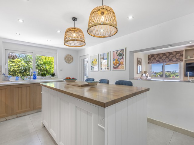 Villa avec 6 Chambres  à Estepona