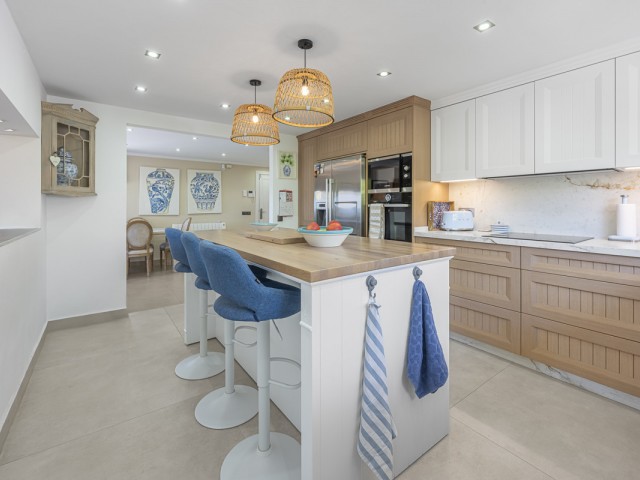 Villa avec 6 Chambres  à Estepona