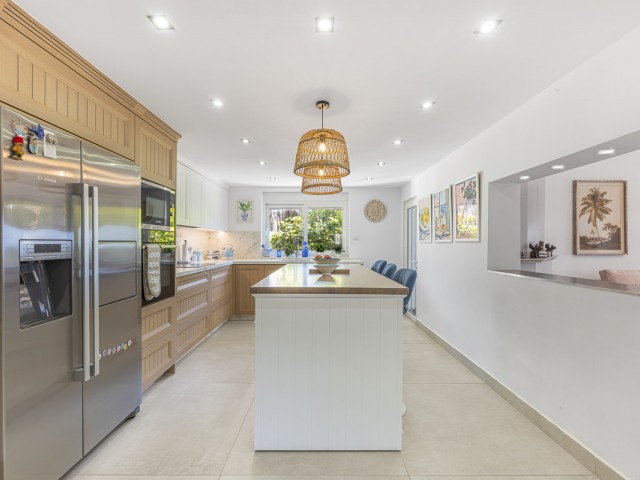 Villa avec 6 Chambres  à Estepona