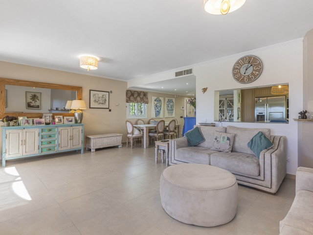 Villa avec 6 Chambres  à Estepona