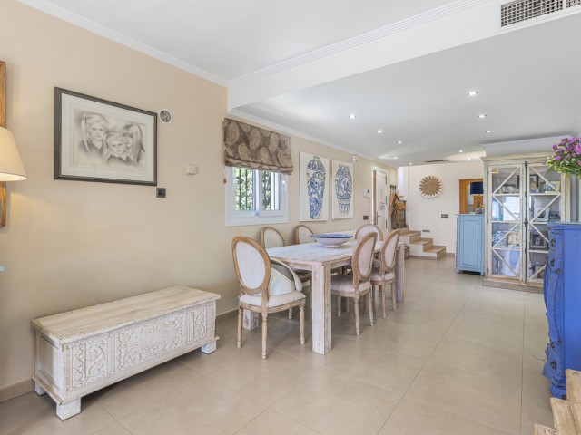 Villa avec 6 Chambres  à Estepona