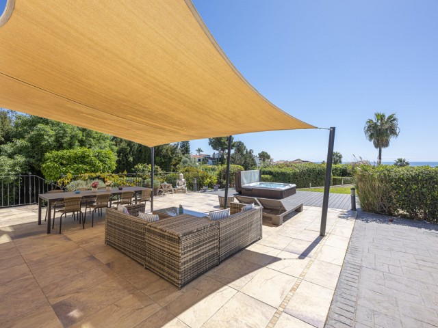Villa avec 6 Chambres  à Estepona
