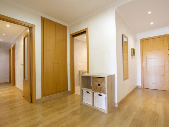 Apartamento con 3 Dormitorios  en Nueva Andalucía