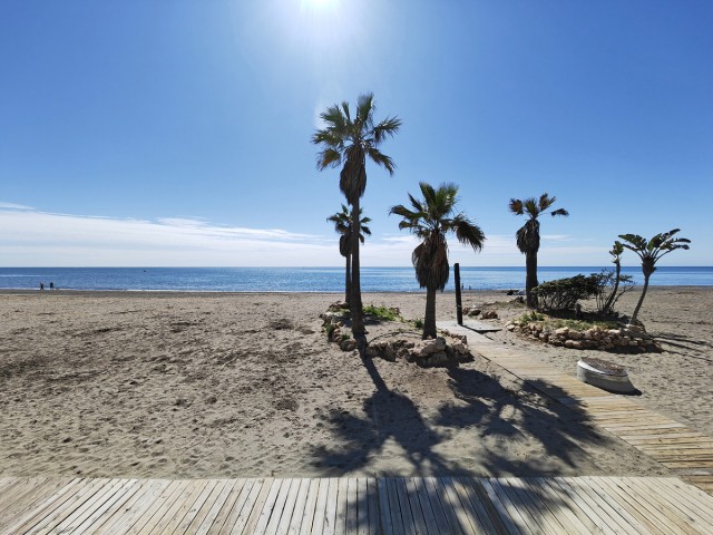 Adosado con 5 Dormitorios  en Estepona