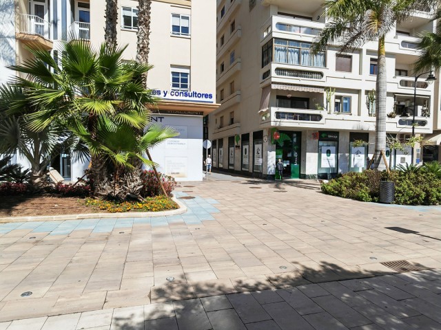 Adosado con 5 Dormitorios  en Estepona