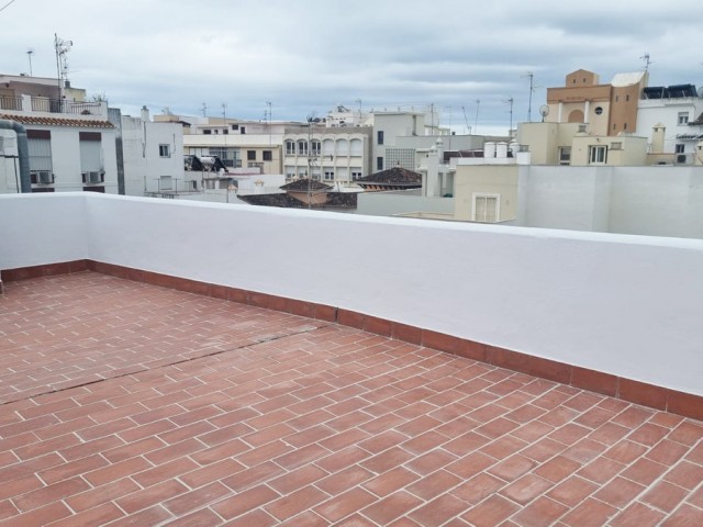 Adosado con 5 Dormitorios  en Estepona