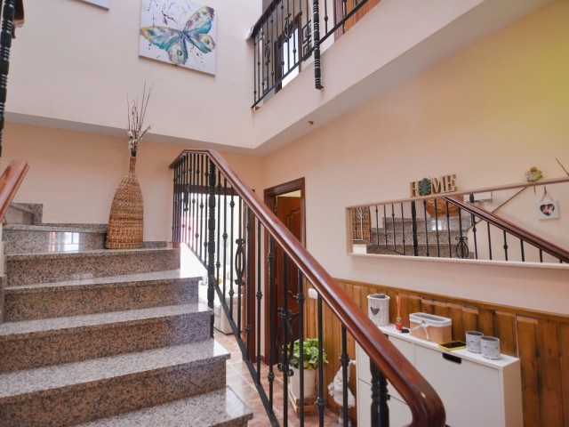 6 Bedrooms Villa in Mijas Costa