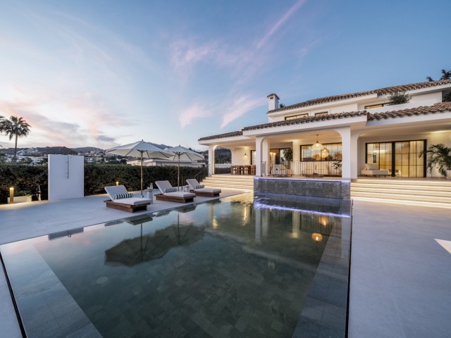 5 Bedrooms Villa in Nueva Andalucía