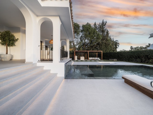 5 Bedrooms Villa in Nueva Andalucía