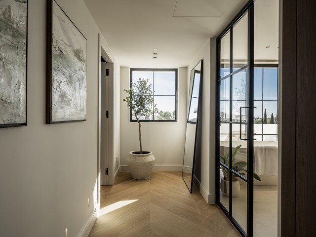 5 Bedrooms Villa in Nueva Andalucía