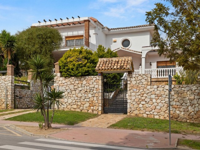 6 Bedrooms Villa in Benalmadena Costa