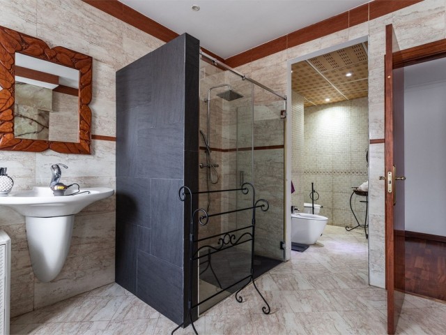 6 Bedrooms Villa in Benalmadena Costa